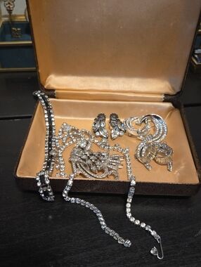 Vintage Art Deco Silver And Clear Rhinestones Jewelry Set With Vintage Box